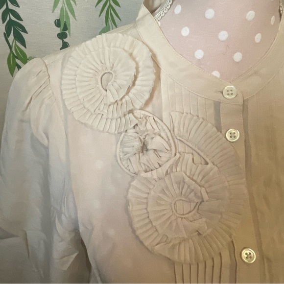 Size M Banana Republic heritage off white Blouse with Floral Detail B2 - Picture 2 of 6